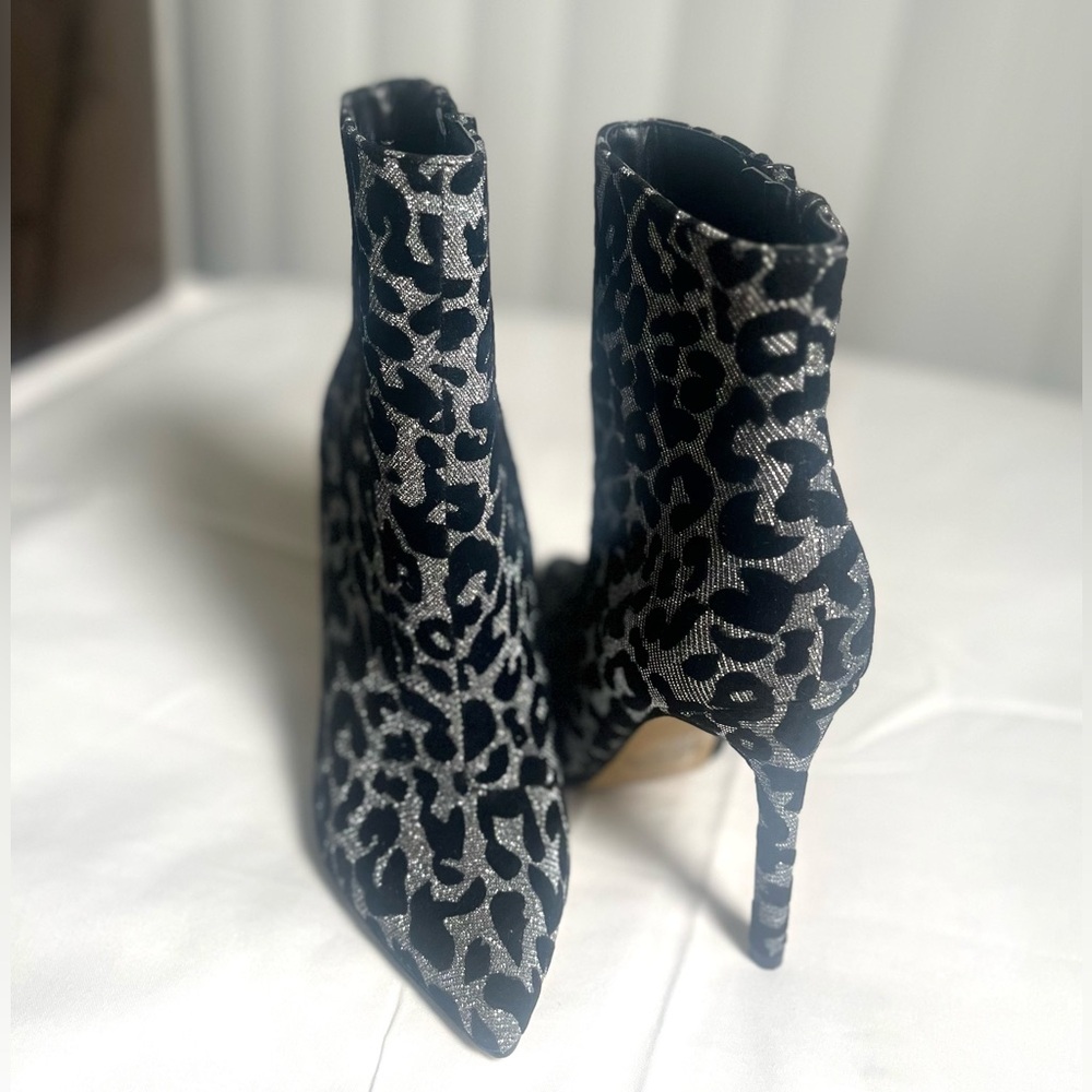 Express Chic Black And Gray Patterned Heeled Boots - image 3